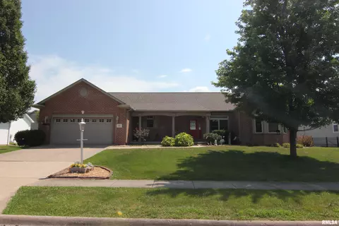 103 Shannon Hills Dr, Washington, IL 61571