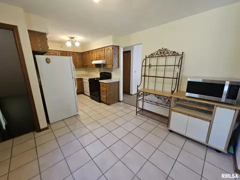 326 Pinecrest Dr, Metamora, IL 61548 photo 5