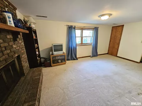 326 Pinecrest Dr, Metamora, IL 61548 photo 15
