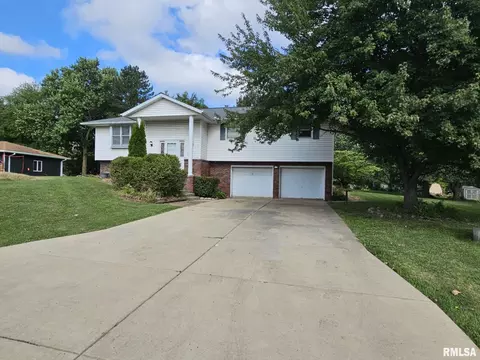326 Pinecrest Dr, Metamora, IL 61548
