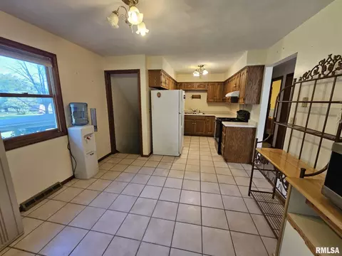 326 Pinecrest Dr, Metamora, IL 61548 photo 3