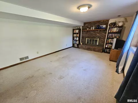 326 Pinecrest Dr, Metamora, IL 61548 photo 13