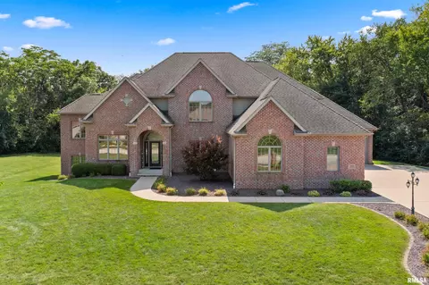 104 Fieldcrest Dr, East Peoria, IL 61611