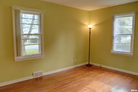 726 Bobby Ave, Macomb, IL 61455 photo 9
