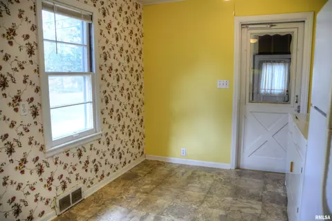 726 Bobby Ave, Macomb, IL 61455 photo 7