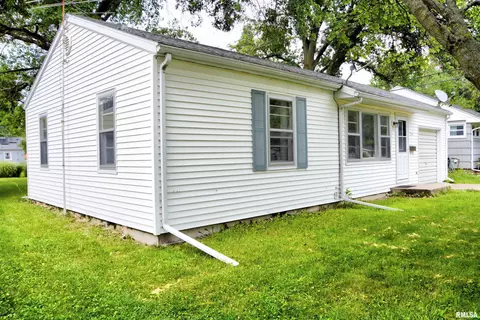 726 Bobby Ave, Macomb, IL 61455 photo 2