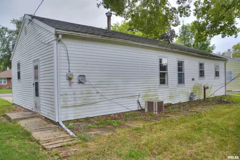 726 Bobby Ave, Macomb, IL 61455 photo 17