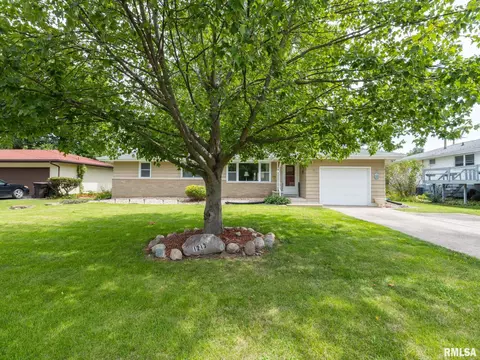 1213 Springfield Rd, East Peoria, IL 61611