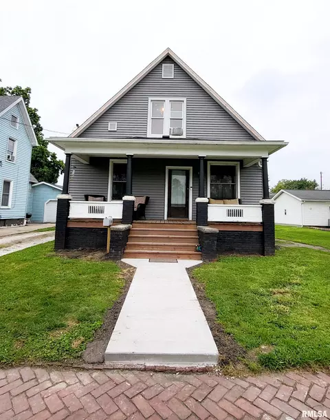 618 E Locust St, Canton, IL 61520 photo 1