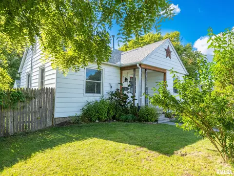 1201 Howard Ct, Pekin, IL 61554