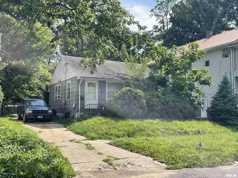 402 E Thrush Ave, Peoria, IL 61603