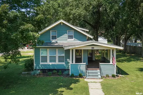 119 W 5th St, Delavan, IL 61734 photo 2