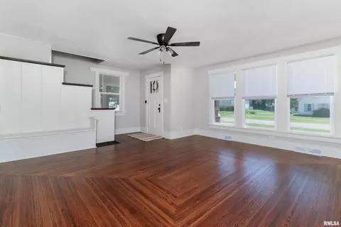 119 W 5th St, Delavan, IL 61734 photo 7