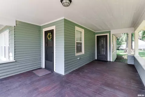 119 W 5th St, Delavan, IL 61734 photo 4