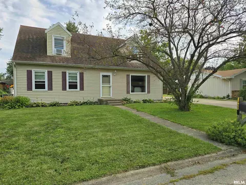 1420 E Spruce St, Canton, IL 61520 photo 2