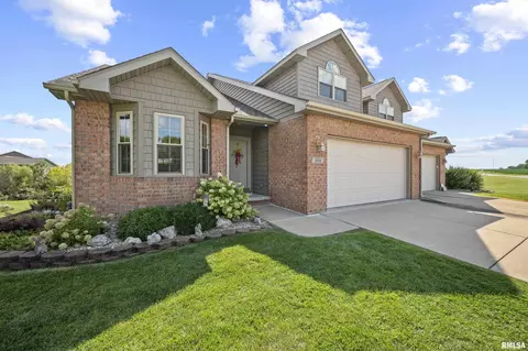 1832 Kingsbury Rd, Washington, IL 61571