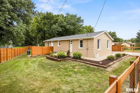 219 Ritchie St, East Peoria, IL 61611