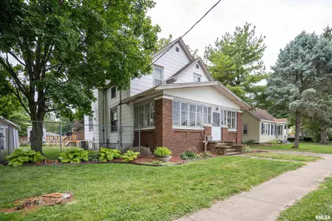 464 W Main St, El Paso, IL 61738 photo 2