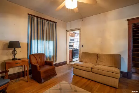 464 W Main St, El Paso, IL 61738 photo 6