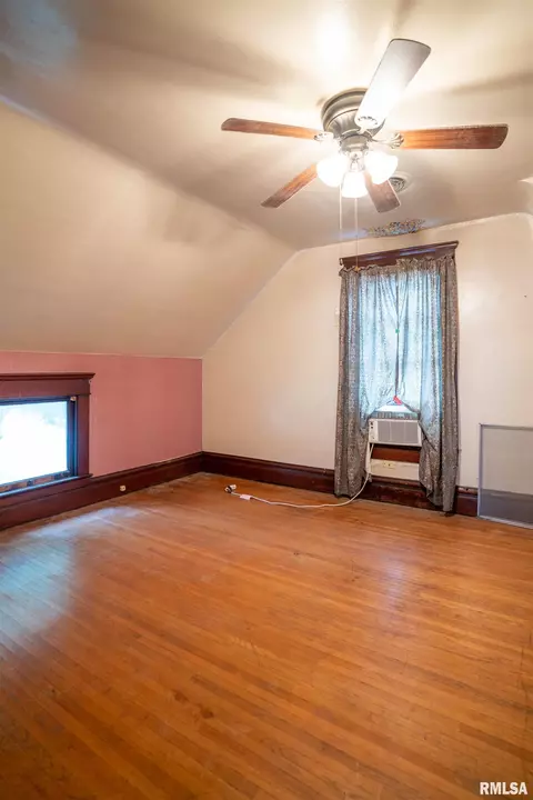 464 W Main St, El Paso, IL 61738 photo 17