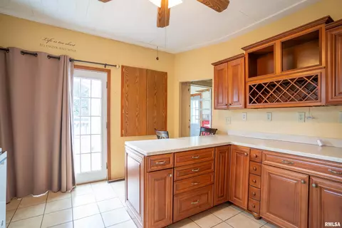 464 W Main St, El Paso, IL 61738 photo 11