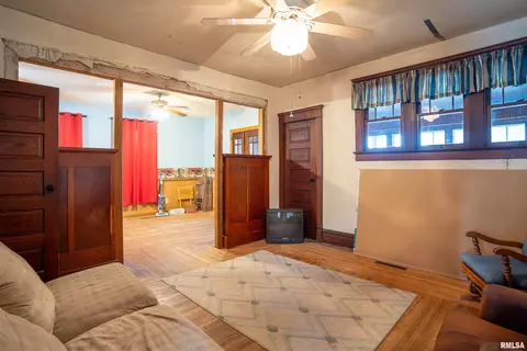 464 W Main St, El Paso, IL 61738 photo 4