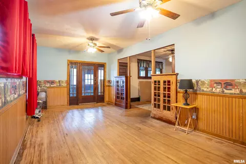 464 W Main St, El Paso, IL 61738 photo 7