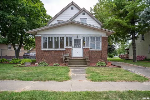 464 W Main St, El Paso, IL 61738