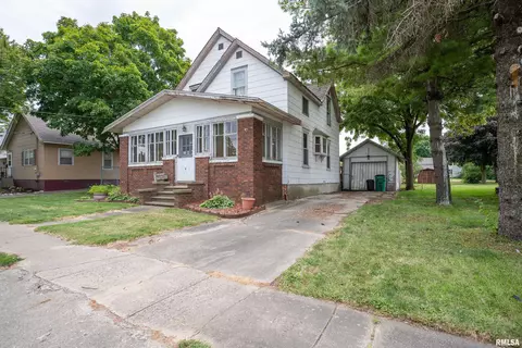 464 W Main St, El Paso, IL 61738 photo 3