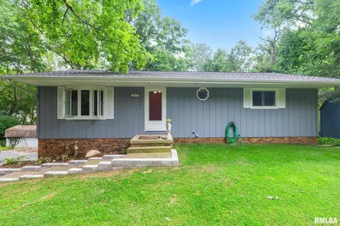 501 Whispering Oaks Dr, Groveland, IL 61535