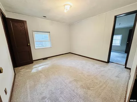 107 Barsi Blvd, Macomb, IL 61455 photo 9