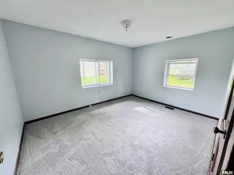 107 Barsi Blvd, Macomb, IL 61455 photo 7