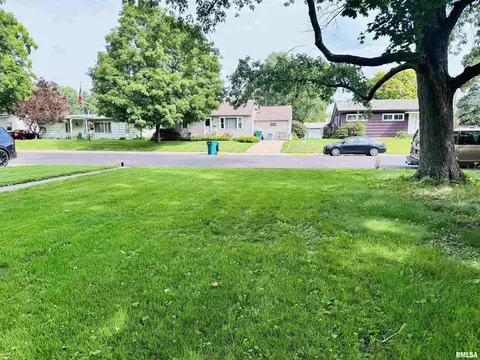 107 Barsi Blvd, Macomb, IL 61455 photo 3