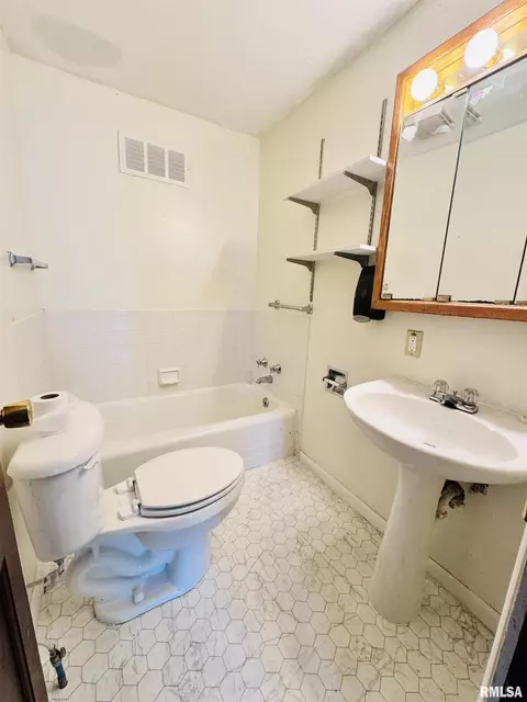 107 Barsi Blvd, Macomb, IL 61455 photo 13