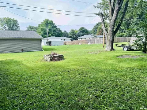 107 Barsi Blvd, Macomb, IL 61455 photo 2