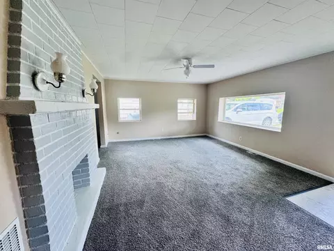 107 Barsi Blvd, Macomb, IL 61455 photo 5
