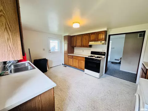 107 Barsi Blvd, Macomb, IL 61455 photo 18