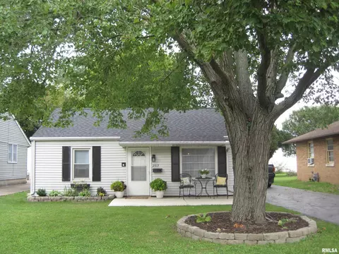 2917 W Kenwood Ave, West Peoria, IL 61604