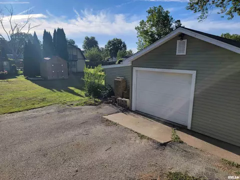 652 W Walnut St, Canton, IL 61520 photo 53