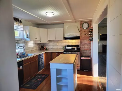 652 W Walnut St, Canton, IL 61520 photo 18