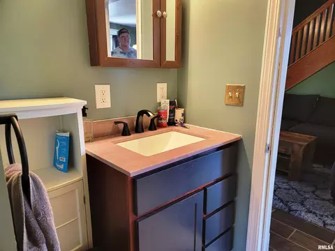 652 W Walnut St, Canton, IL 61520 photo 13