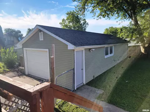 652 W Walnut St, Canton, IL 61520 photo 4