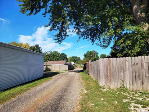 652 W Walnut St, Canton, IL 61520 photo 51