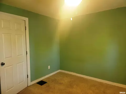 652 W Walnut St, Canton, IL 61520 photo 24