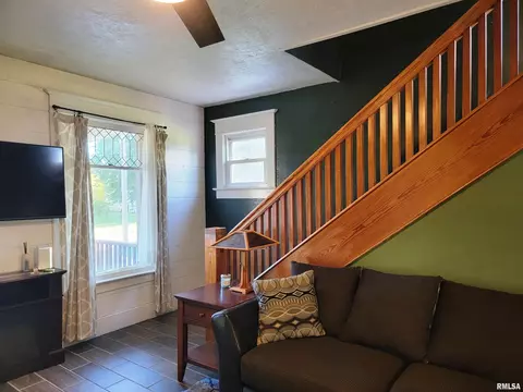 652 W Walnut St, Canton, IL 61520 photo 8