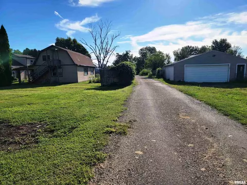 652 W Walnut St, Canton, IL 61520 photo 52