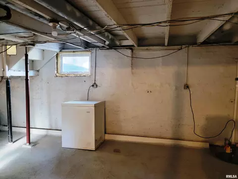 652 W Walnut St, Canton, IL 61520 photo 31