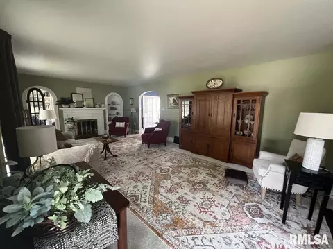 622 Memorial Dr, Macomb, IL 61455 photo 9