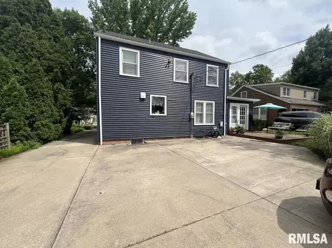 622 Memorial Dr, Macomb, IL 61455 photo 4