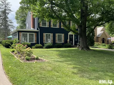 622 Memorial Dr, Macomb, IL 61455 photo 2